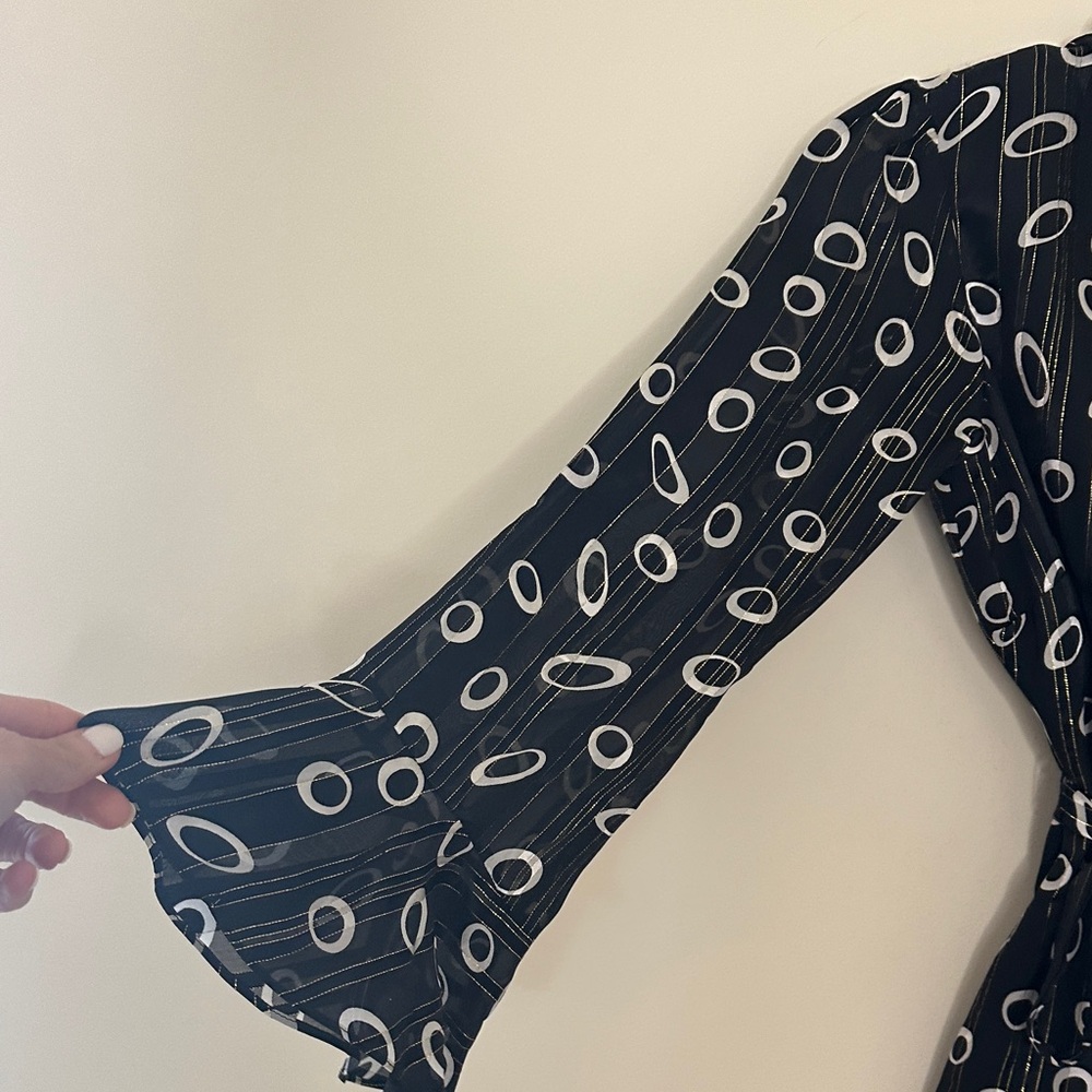 SALONI Black and White Long Flutter Sleeve Dress - Picture 5 of 10